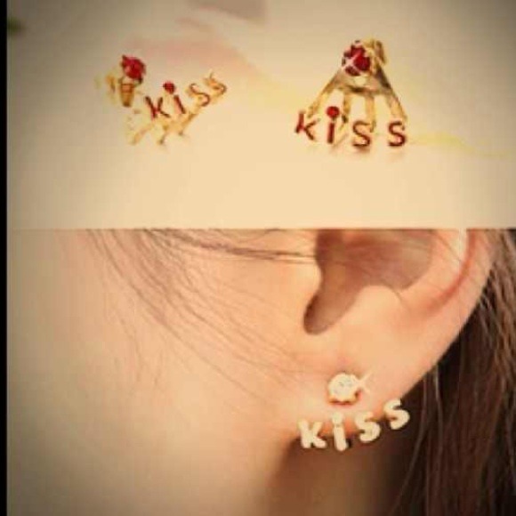 Kiss earrings