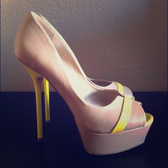 Nude heels *Shoedazzle*