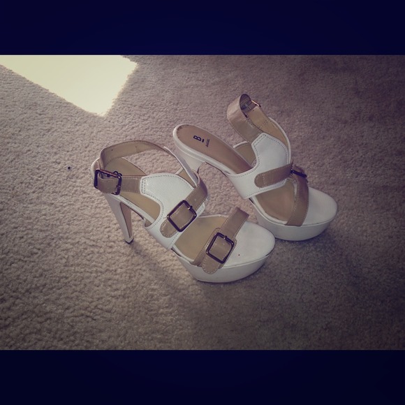 Platform pumps! - Picture 1 of 3