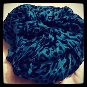 Reserved!! Bundle for @gin_uwine: 2 scarves