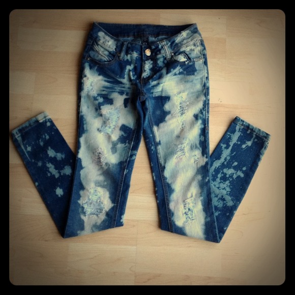 Not Included in Bogo :). Distress jeans
