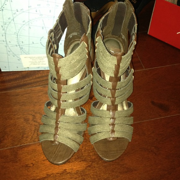 Aldo Gladiator heels BRAND NEW - Picture 1 of 4