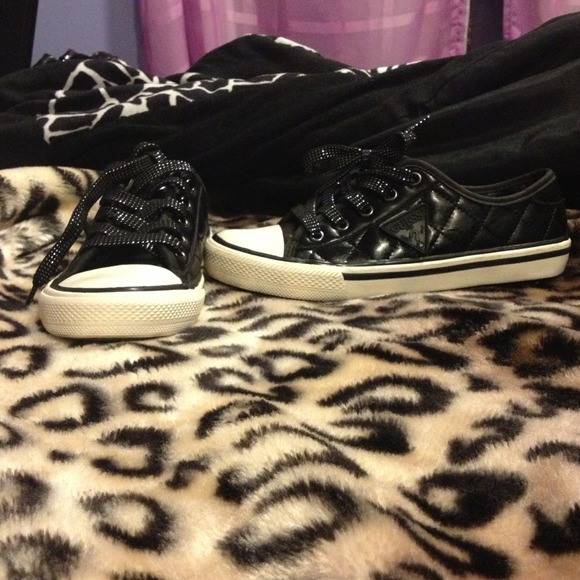 🚫SOLD🚫Guess shoes