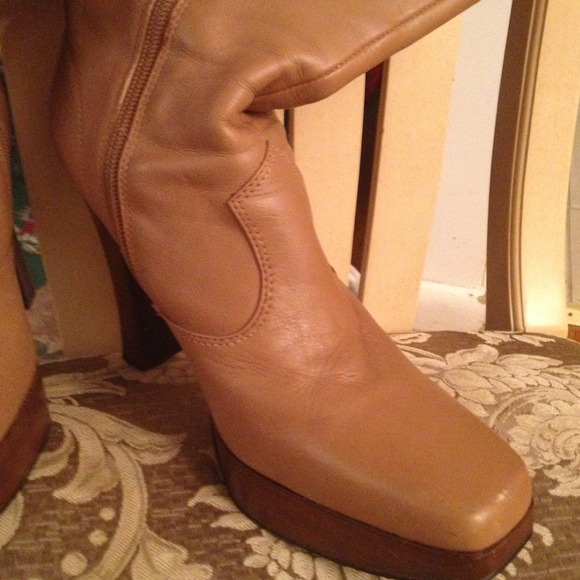 ..steve madden boots - Picture 2 of 4