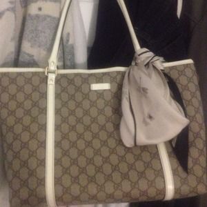 ใholdใAuthentic Gucci small scarf