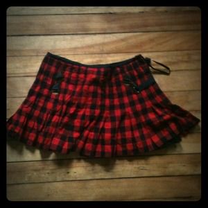 ✋⚠RESERVED⚠✋ pleated schoolgirl/goth mini skirt