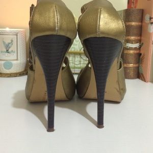 Shoe Dazzle Shoes - REDUCED Gold Shoes Shoe Dazzle Shoes - REDUCED Gold Shoes