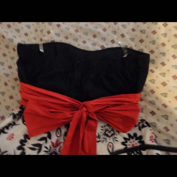 Dress - Picture 3 of 4