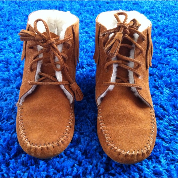 Minnetonka Sheep Fur Ankle Boots (Cognac)