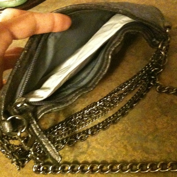 Clutch - Picture 2 of 4