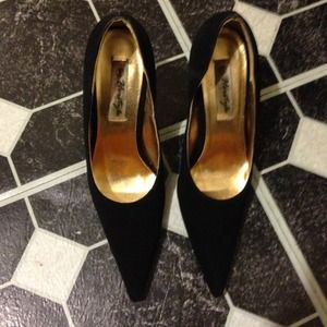 Black Pumps