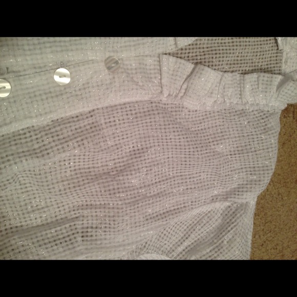 SOLD❤Cute sparkly white ruffled top - Picture 2 of 4