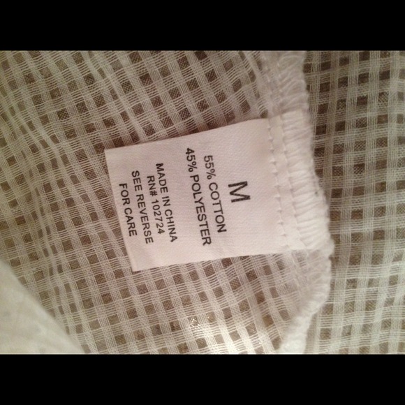 SOLD❤Cute sparkly white ruffled top - Picture 3 of 4