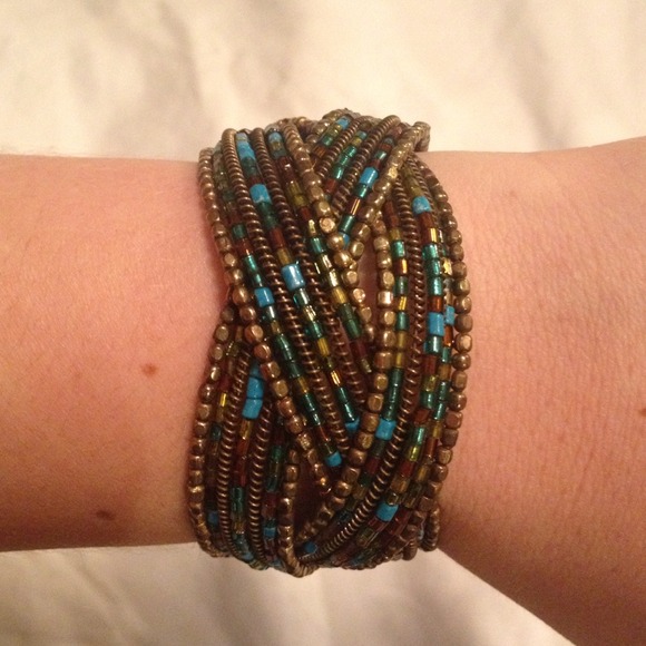 Adorable beaded bracelet with great fall colors!!