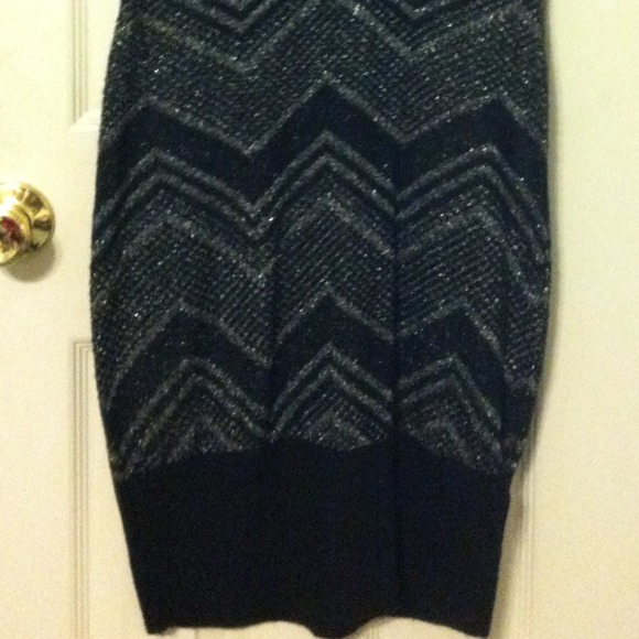 Sweater dress NEVER WORE w/FREE BELT Black& Silver - Picture 3 of 4