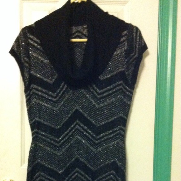 Sweater dress NEVER WORE w/FREE BELT Black& Silver - Picture 2 of 4