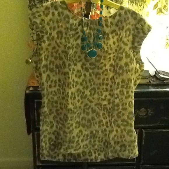 Price Reduced-Banana Republic Silk print blouse