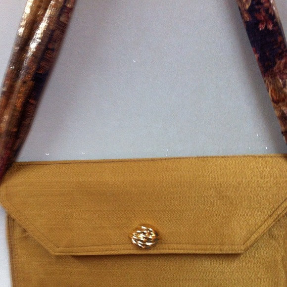 Glamorous Gold Clutch w/ colorful removable scarf