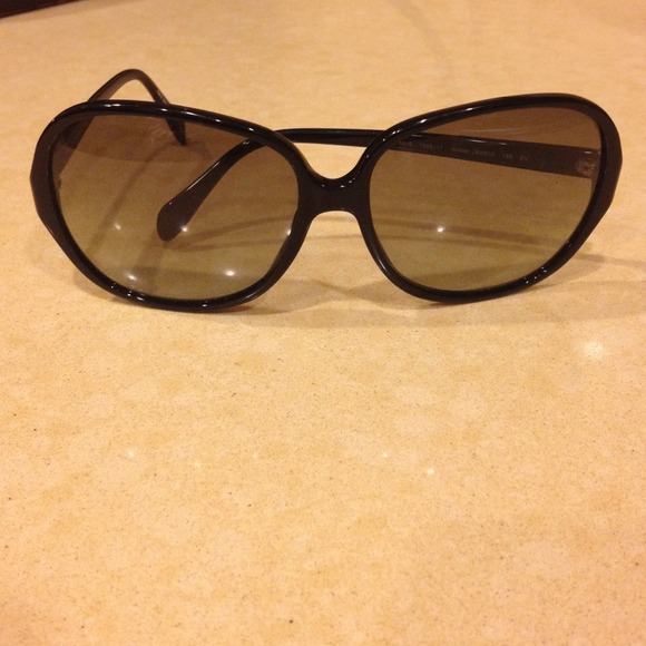 Oliver People sunglasses named Isobel