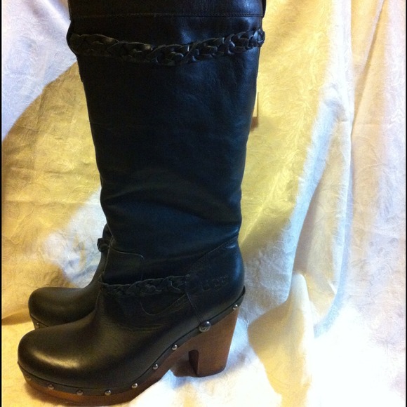 Ugg " Savanna" riding boot
