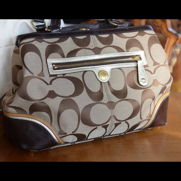 Coach medium sized handbag... 100%authentic