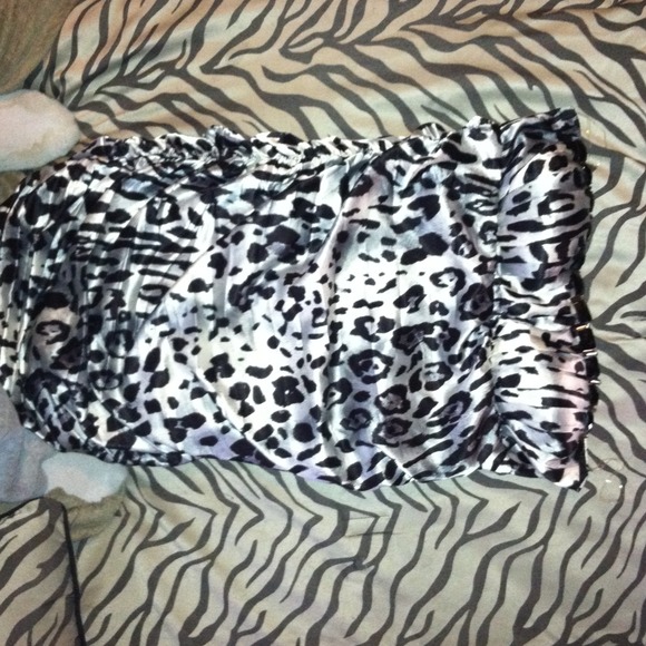 Strapless leopard print dress