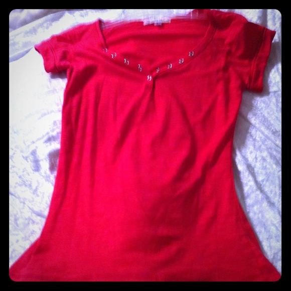 Made for me to look amazing. Red t-shirt