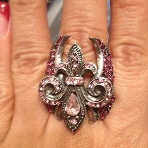 Beautiful ring with pink rhinestone ⛄