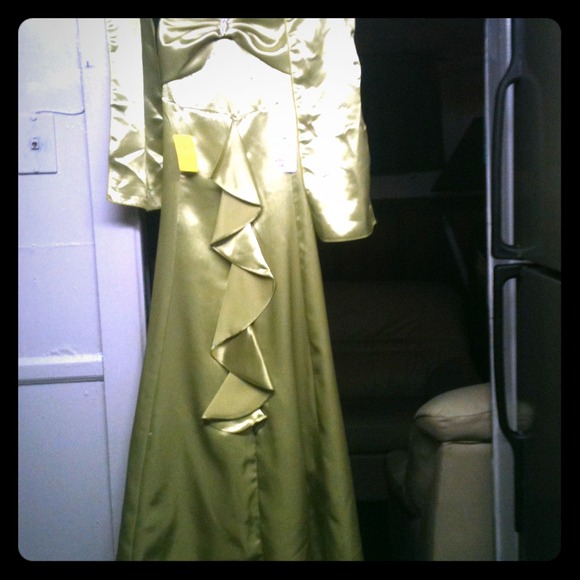Lime green girls dress size 16 new, never worn.