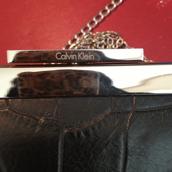 Calvin Klein Blk Embossed Alligator Print Clutch - Picture 2 of 4