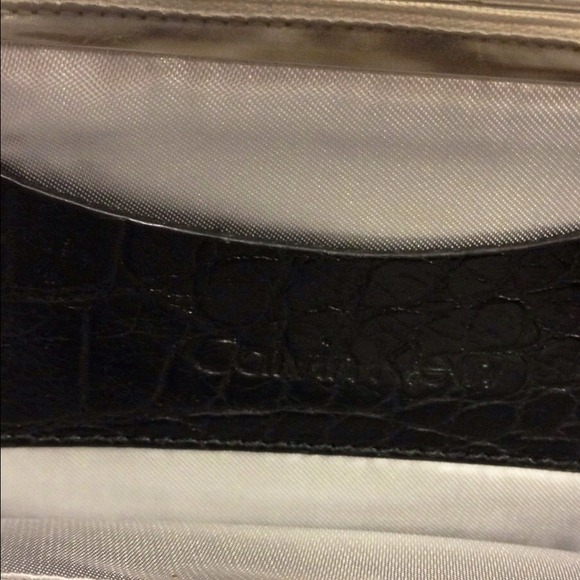 Calvin Klein Blk Embossed Alligator Print Clutch - Picture 3 of 4