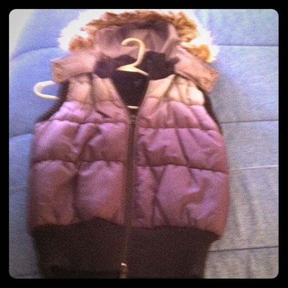 Take out hooded vest - Picture 1 of 1