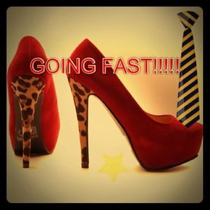 ❌🔴SOLD🔴❌....👠💋❤RED PUMP