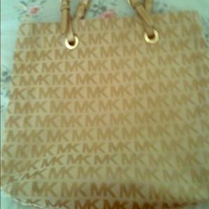 MICHAEL KORS MONOGRAM TOTE. 💢RESERVED💢