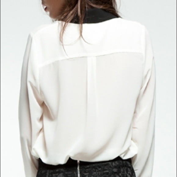 Gold Tip Collar Ivory Blouse - Picture 2 of 3