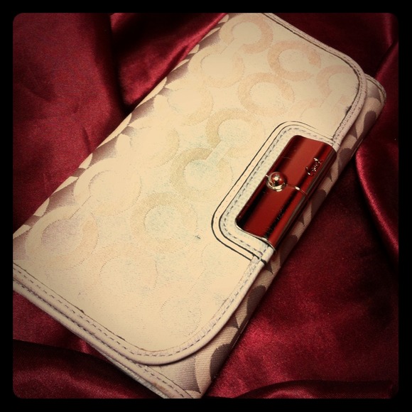 RESERVED🎀Coach Checkbook Wallet🎀