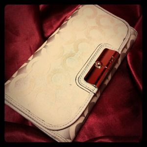 RESERVED🎀Coach Checkbook Wallet🎀