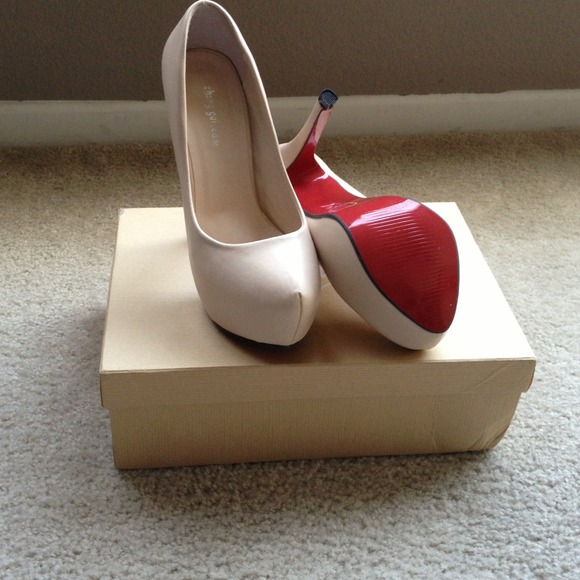 Red sole (like Christian louboutins)