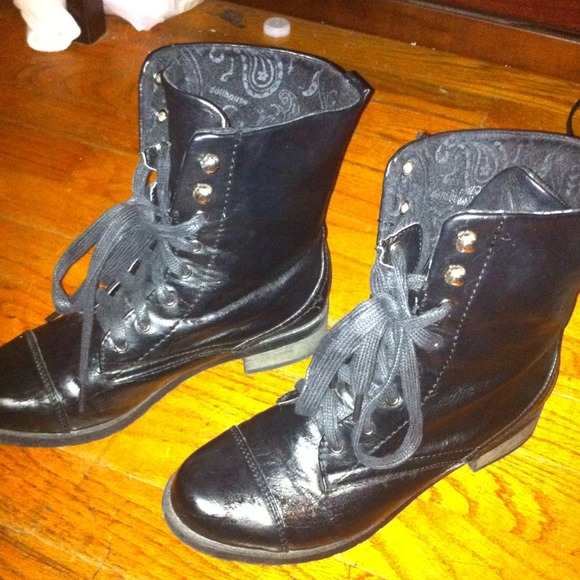 ✨REDUCED✨ Black combat boot!