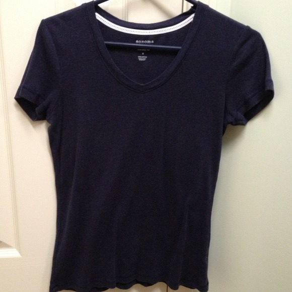 Dark blue t-shirt, size small