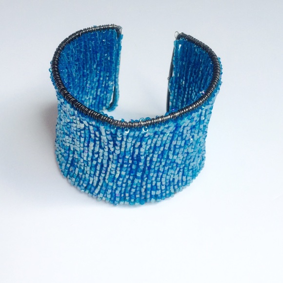 Jewelry - Blue beaded cuff