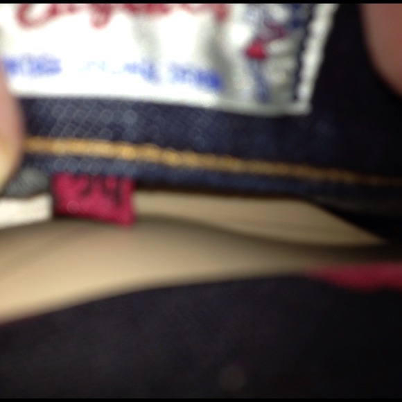 **SOLD** Red Engine Mid-Rise Jeans size 29 NWOT - Picture 4 of 4