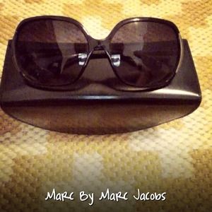 ✨RESErvED✨Marc by Marc Jacobs sunglasses