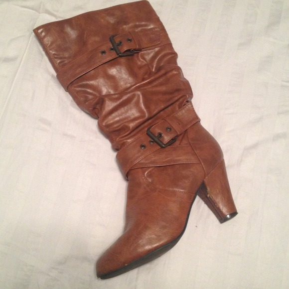 Brown buckle boots