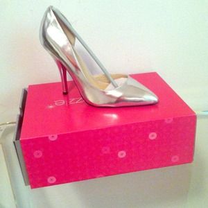 Brand new silver pumps