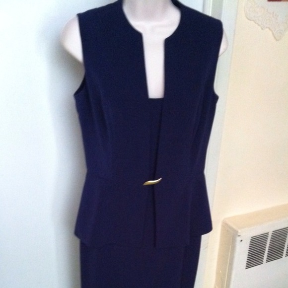 Simple but flattering dark blue dress.