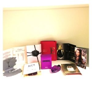 ✨RESErVEd✨9 perfume samples!!!