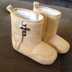 Infant cross boots