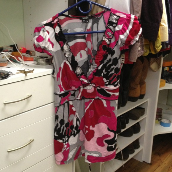 Multi color top, size S