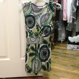 Green/black sleeveless top